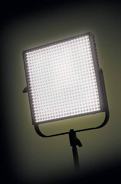 12609926-B_0509_Litepanels_Bi-Focus