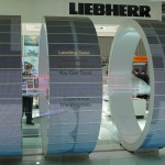 Creative Technology: Messe-Installation mit 210 Barco-LED-Modulen