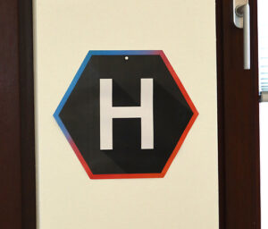 Helmut, Logo