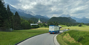 G7-Gipfel, Übertragungswagen, BR-FÜ1, Anfahrt zum Schloss, © Roy Singer